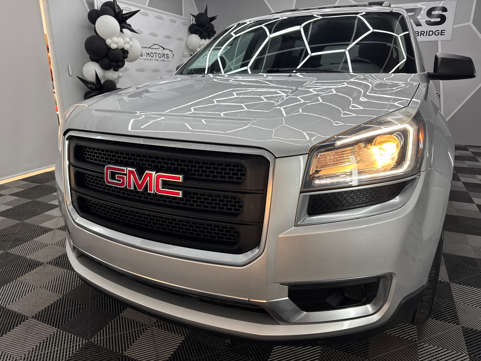 2016 GMC Acadia SLE-2 Sport Utility 4D 16