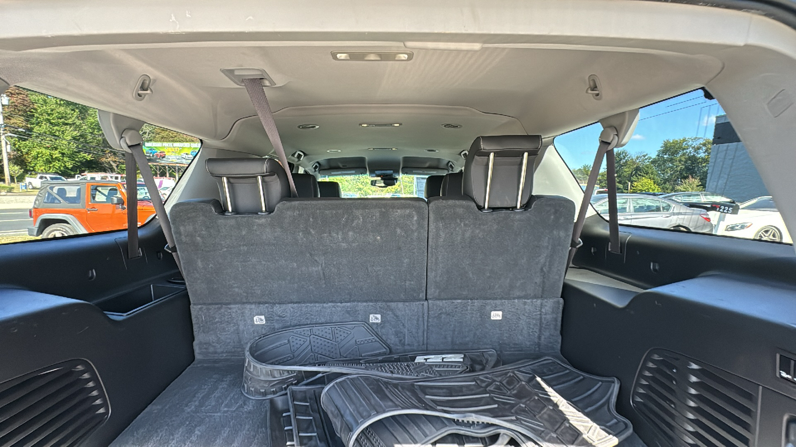 2017 Chevrolet Suburban LT Sport Utility 4D 20