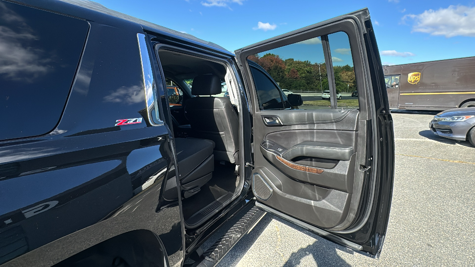 2017 Chevrolet Suburban LT Sport Utility 4D 23