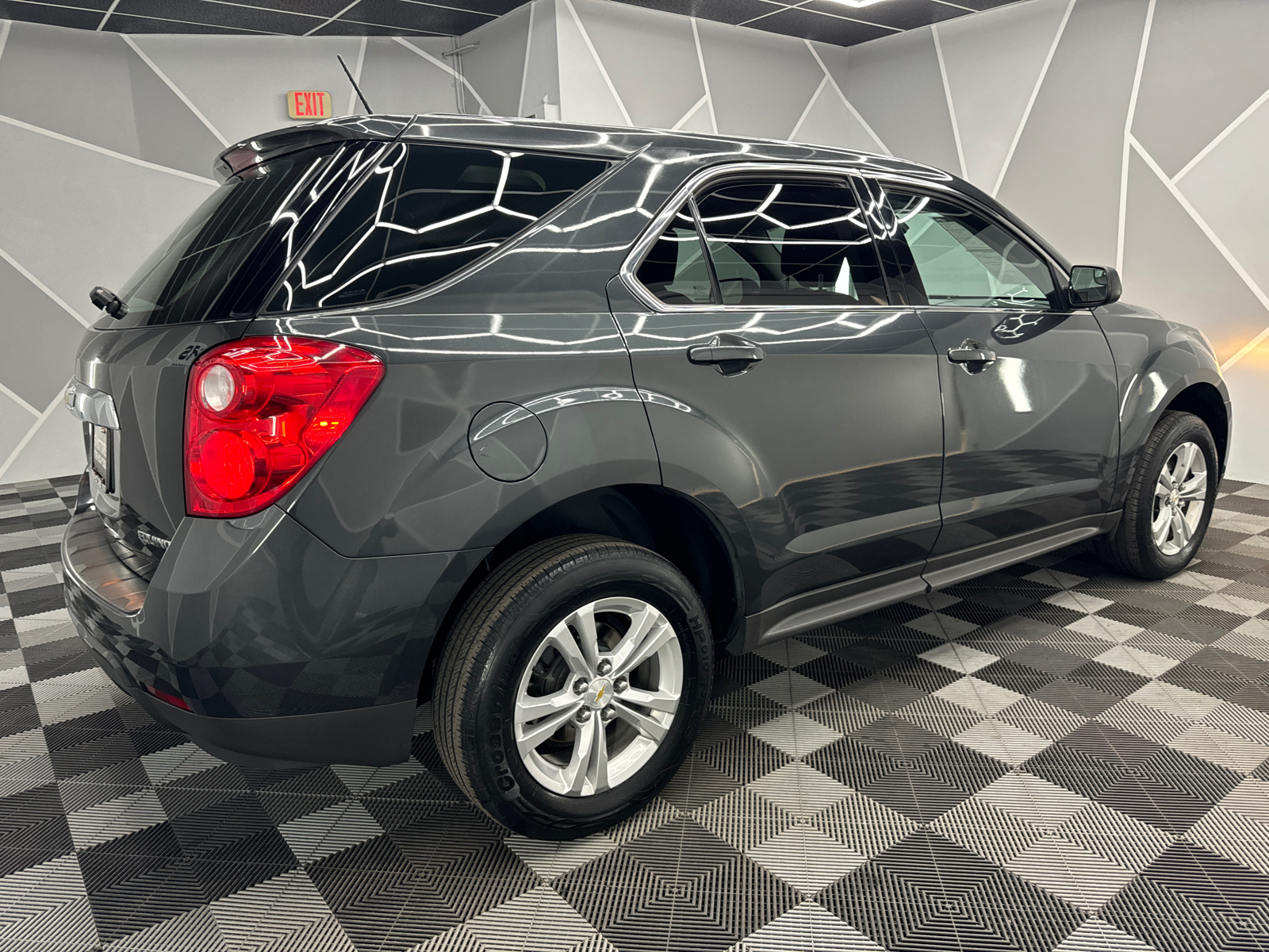 2013 Chevrolet Equinox LS Sport Utility 4D 10