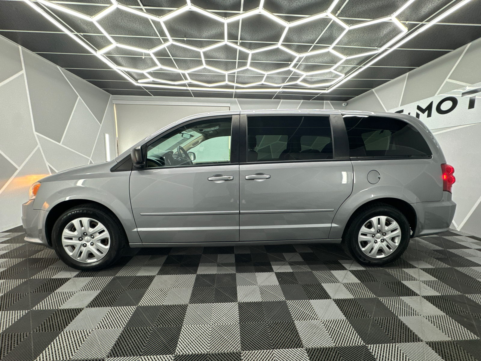 2014 Dodge Grand Caravan Passenger SE 30th Anniversary Minivan 4D 3