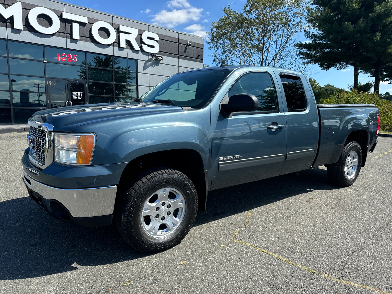 2013 GMC Sierra 1500 Extended Cab SLE Pickup 4D 6 1/2 ft 2