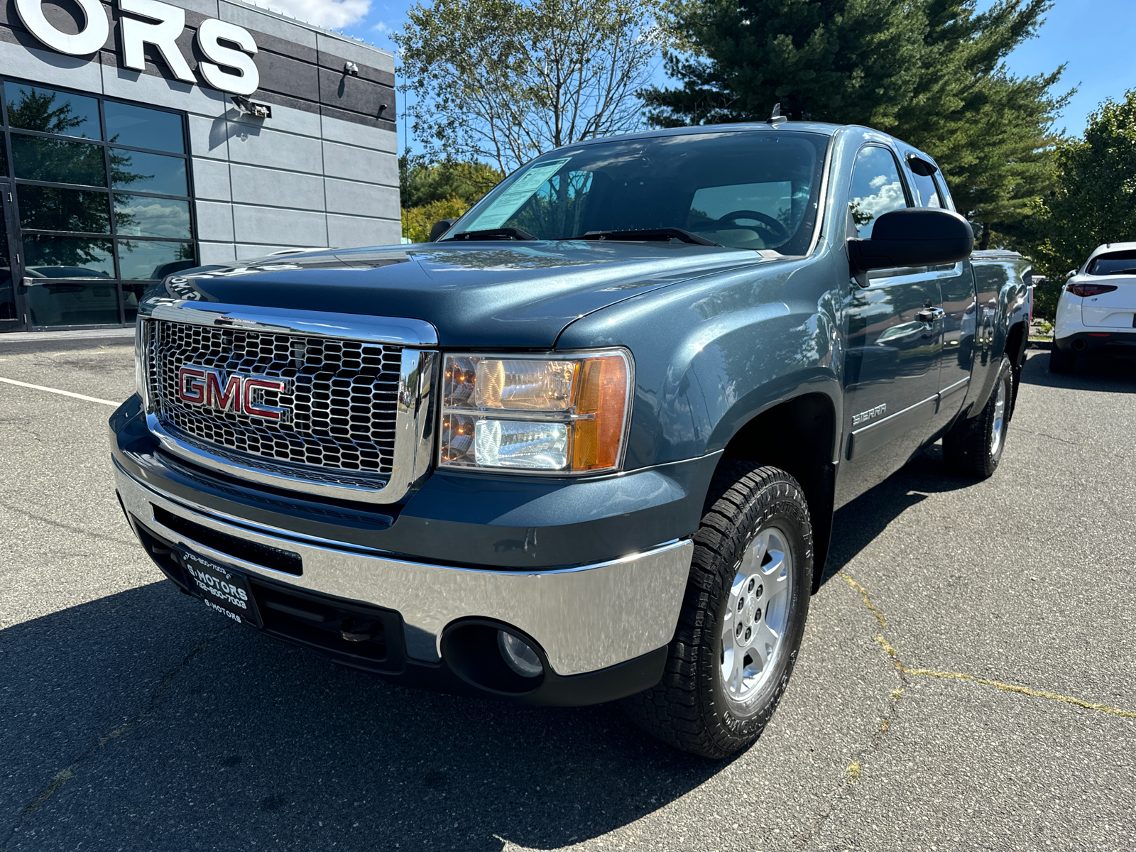 2013 GMC Sierra 1500 Extended Cab SLE Pickup 4D 6 1/2 ft 17