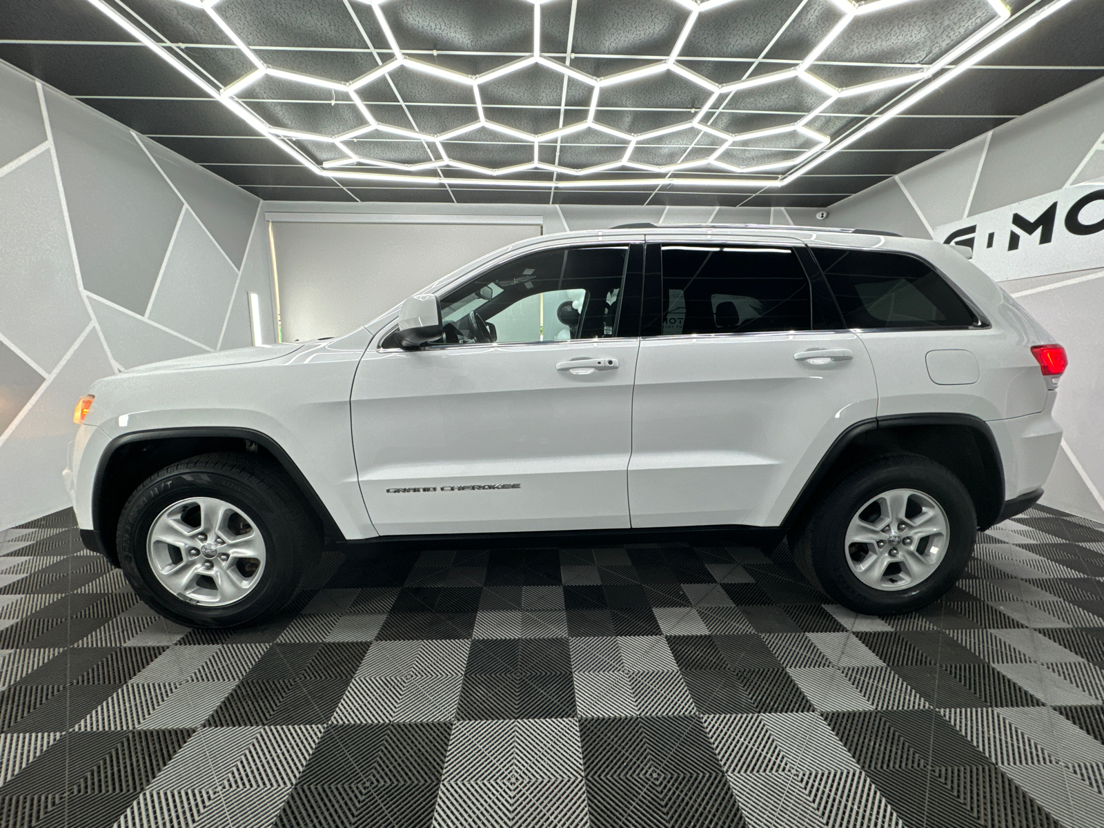 2016 Jeep Grand Cherokee Laredo Sport Utility 4D 3