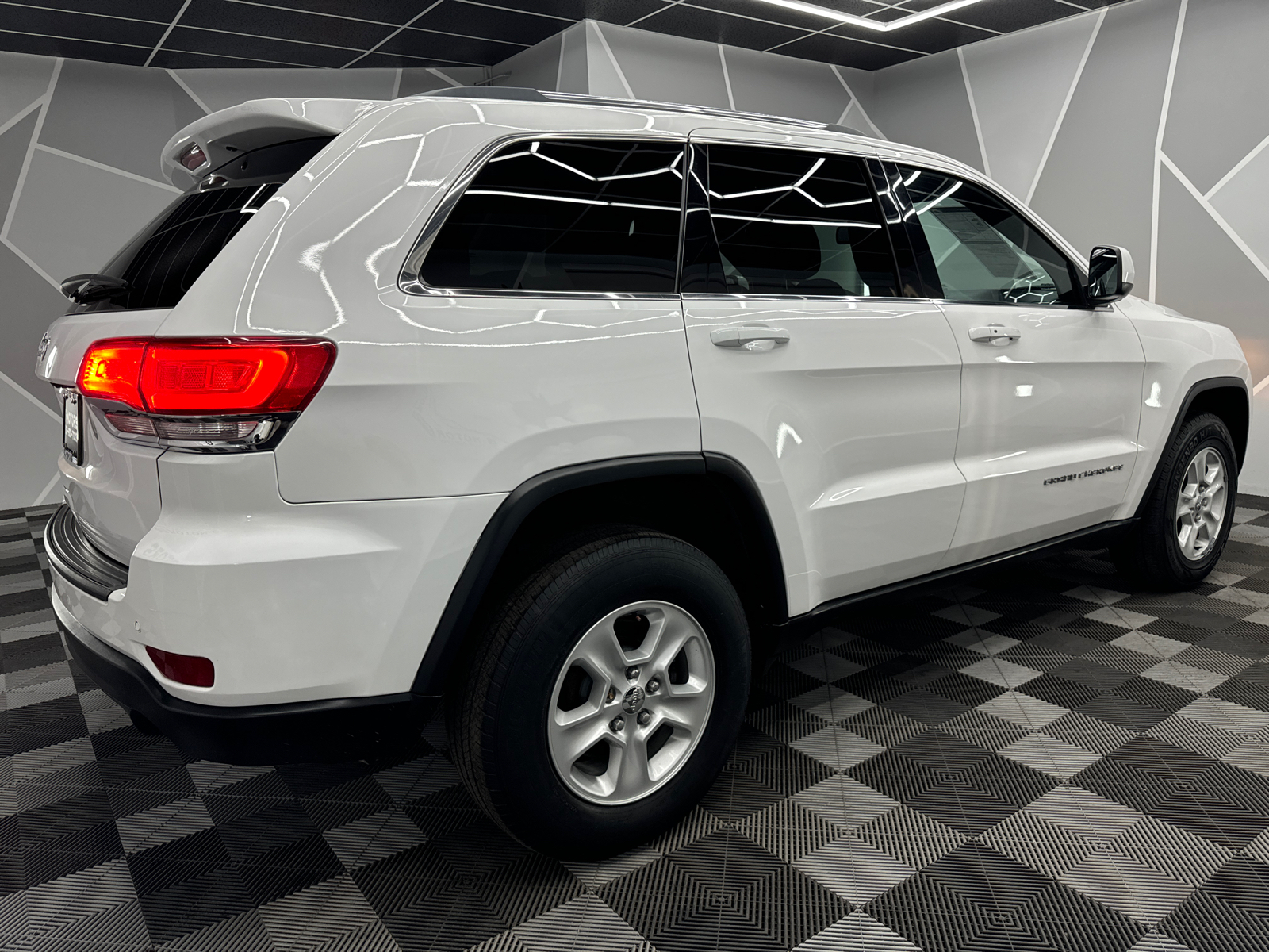 2016 Jeep Grand Cherokee Laredo Sport Utility 4D 10