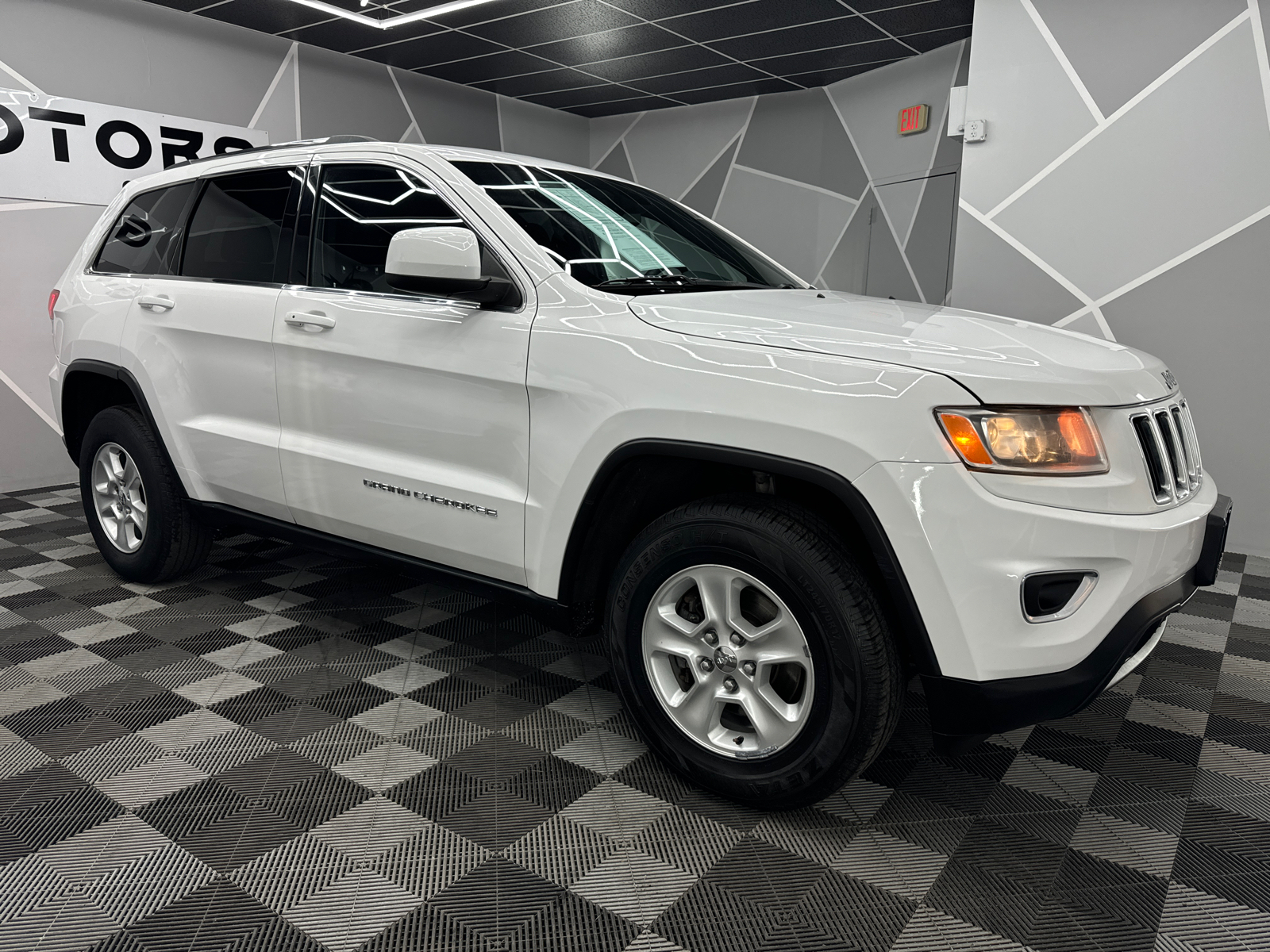 2016 Jeep Grand Cherokee Laredo Sport Utility 4D 12