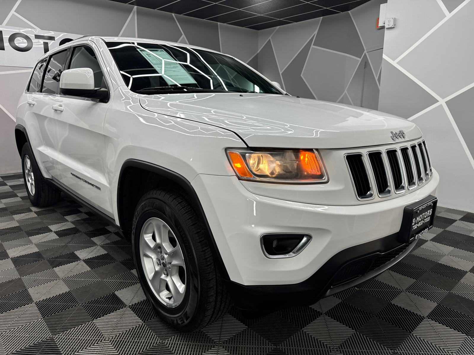 2016 Jeep Grand Cherokee Laredo Sport Utility 4D 13