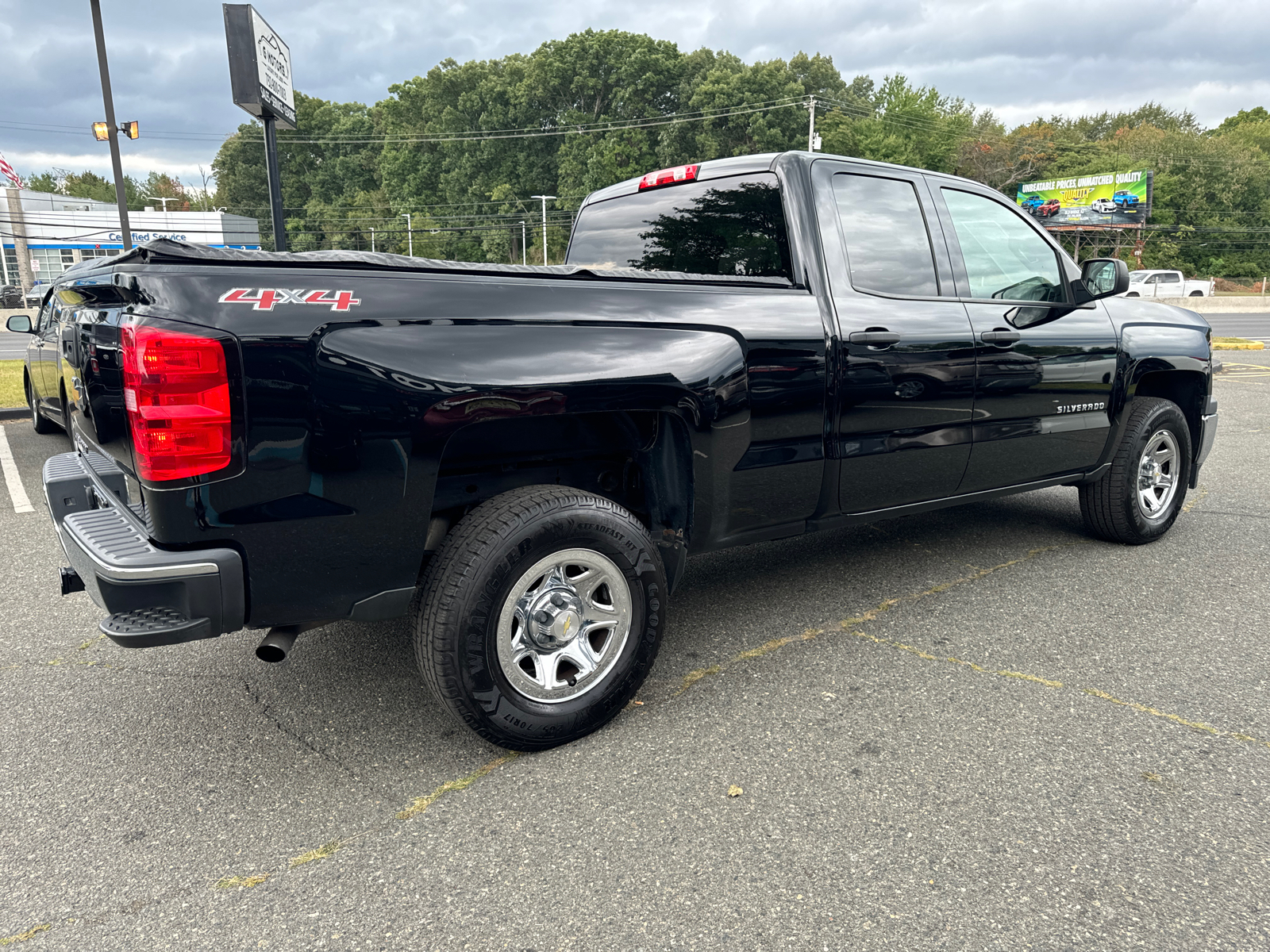 2015 Chevrolet Silverado 1500 Double Cab LS Pickup 4D 6 1/2 ft 10