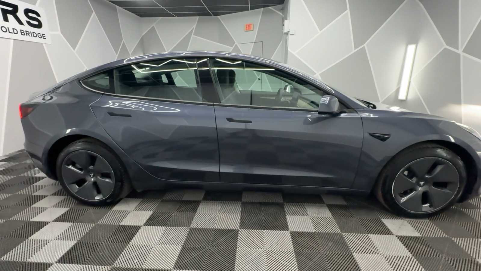 2022 Tesla Model 3 Standard Sedan 4D 18
