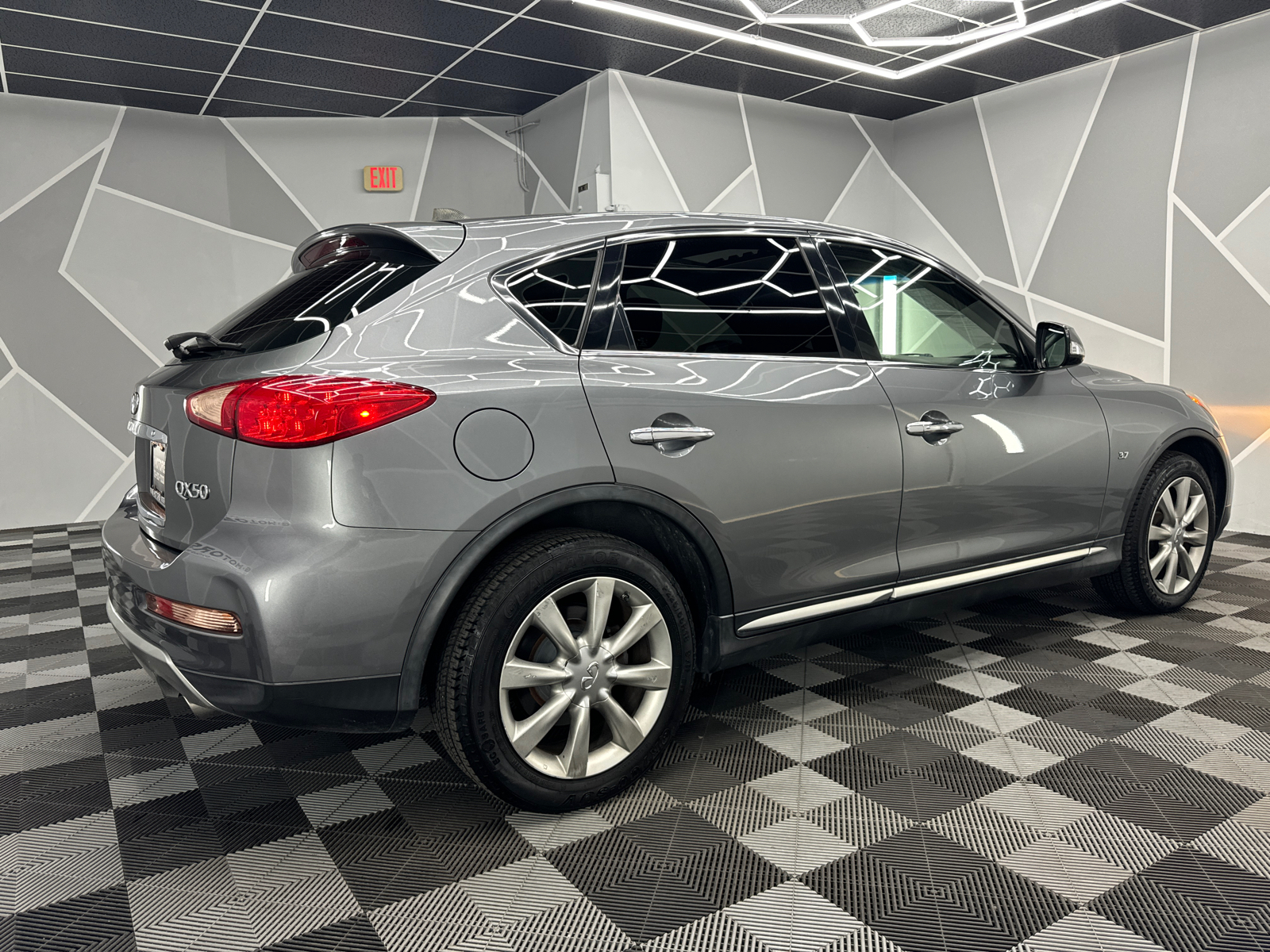 2017 INFINITI QX50 Sport Utility 4D 10