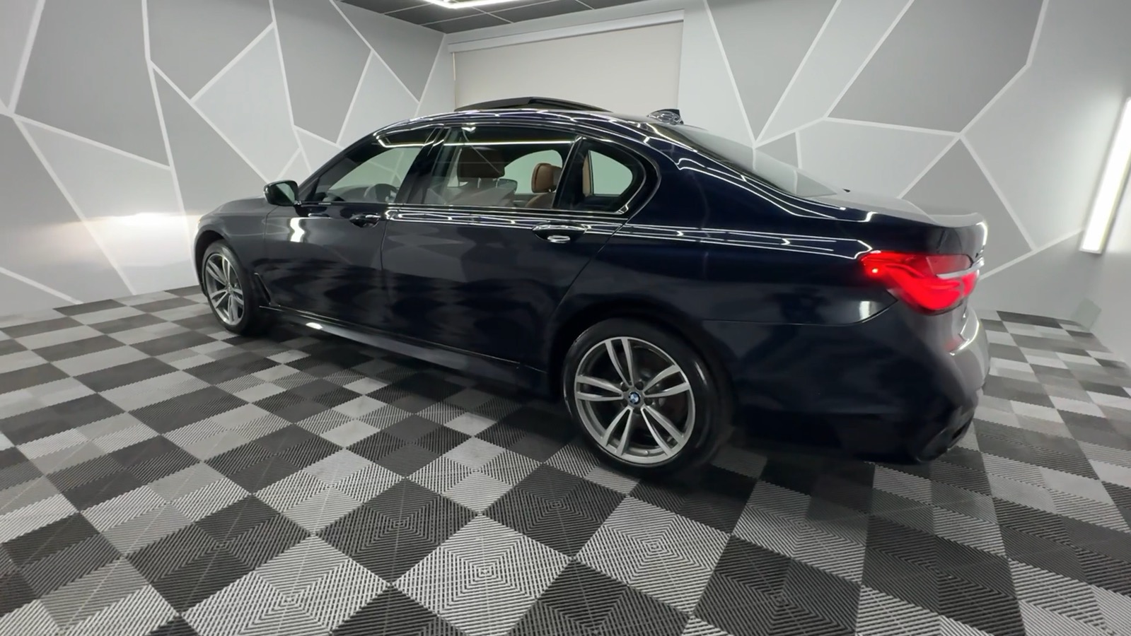 2016 BMW 7 Series 750i xDrive Sedan 4D 6