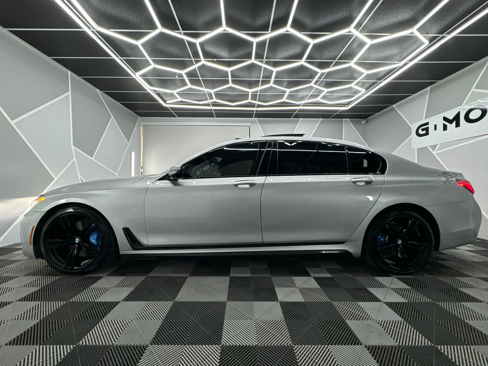 2017 BMW 7 Series  3