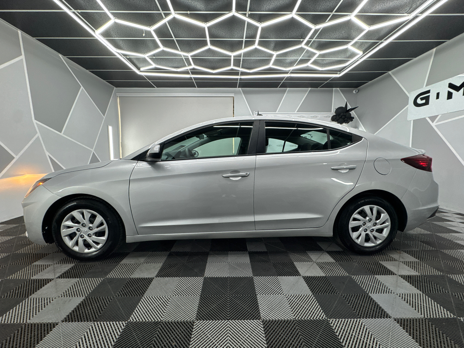 2019 Hyundai Elantra SE Sedan 4D 3