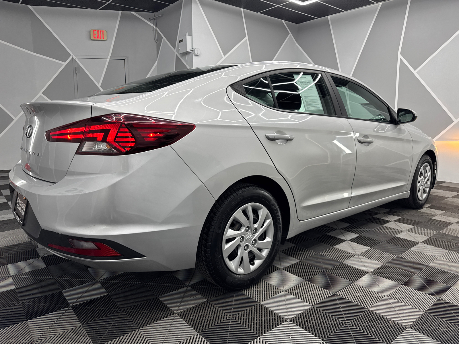 2019 Hyundai Elantra SE Sedan 4D 10