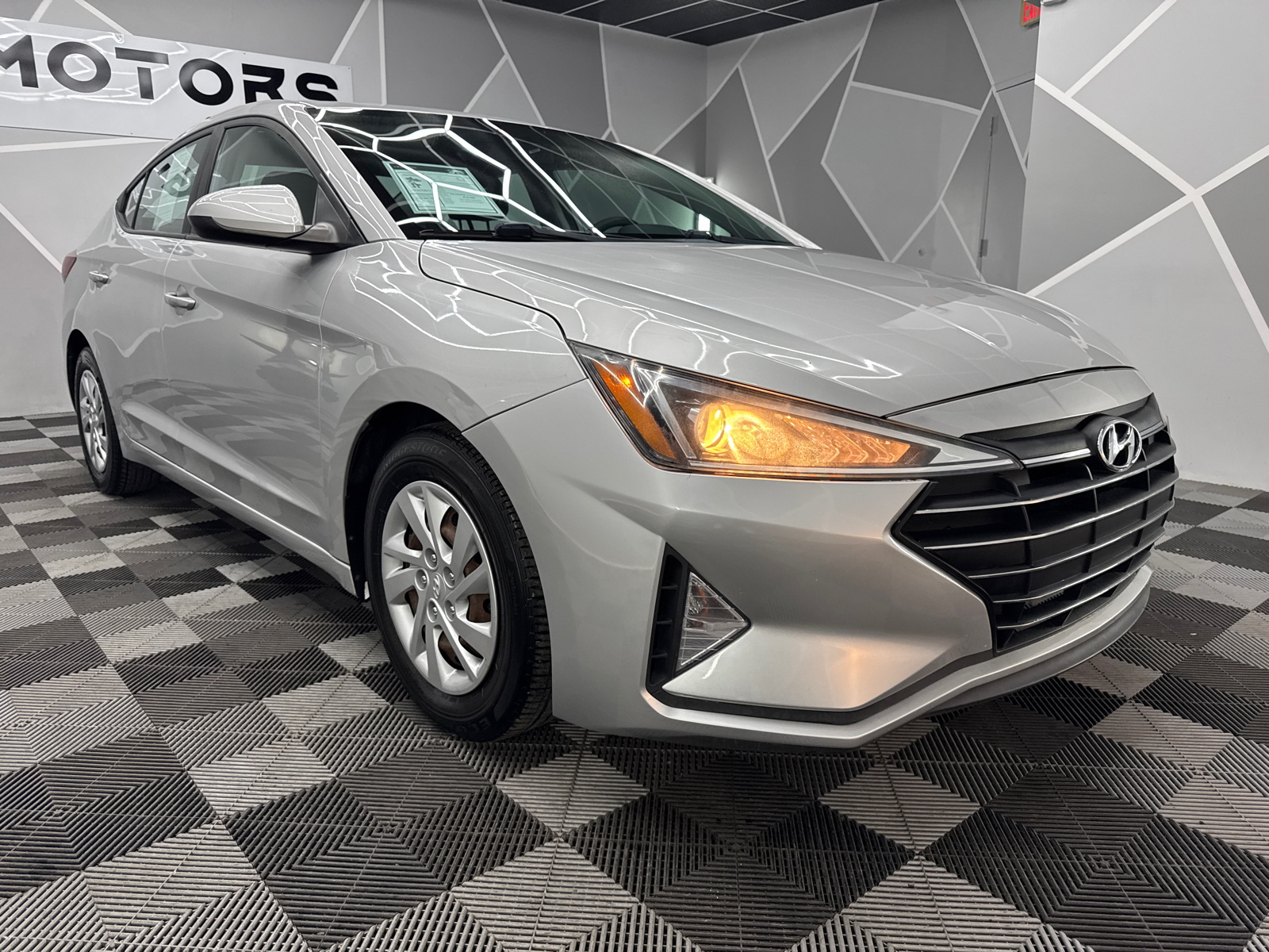 2019 Hyundai Elantra SE Sedan 4D 13