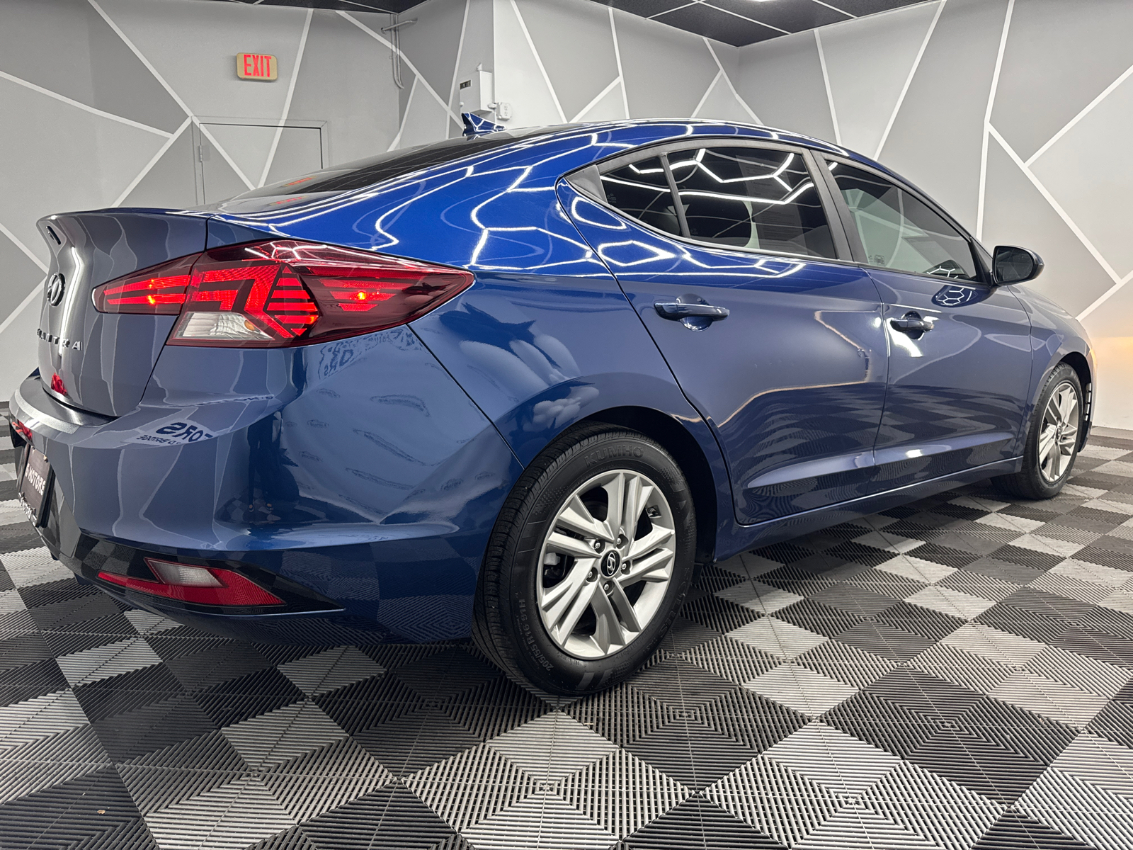 2019 Hyundai Elantra SEL Sedan 4D 10