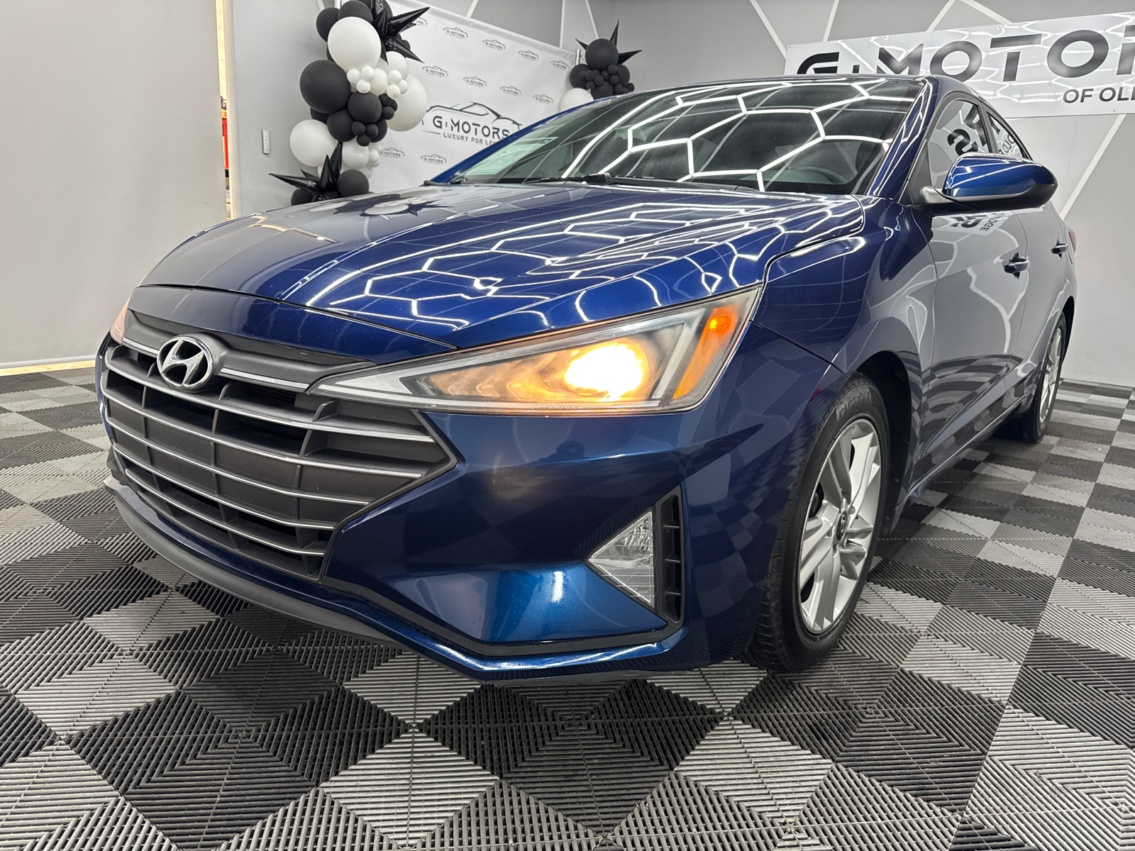 2019 Hyundai Elantra SEL Sedan 4D 17