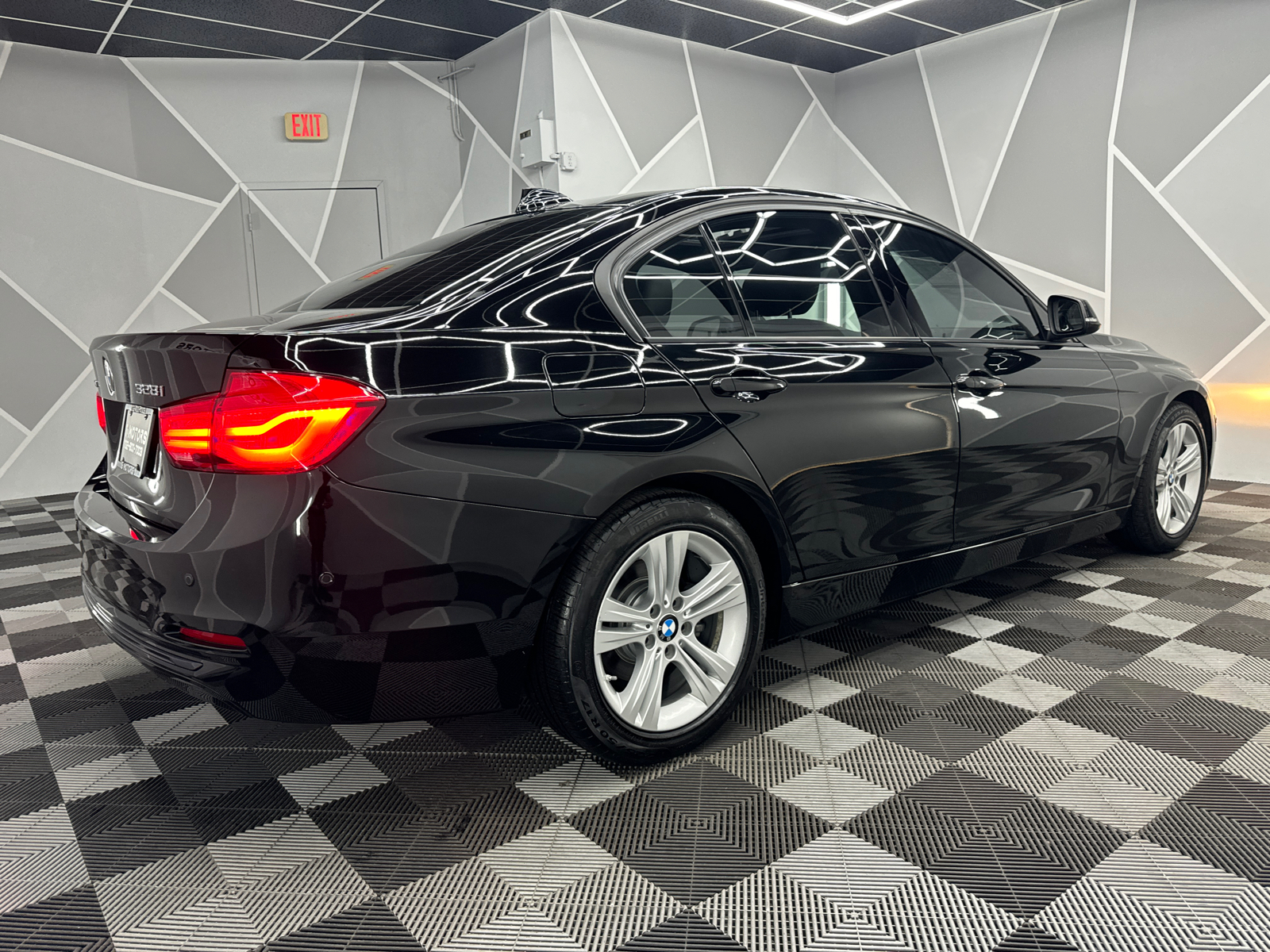 2016 BMW 3 Series  10