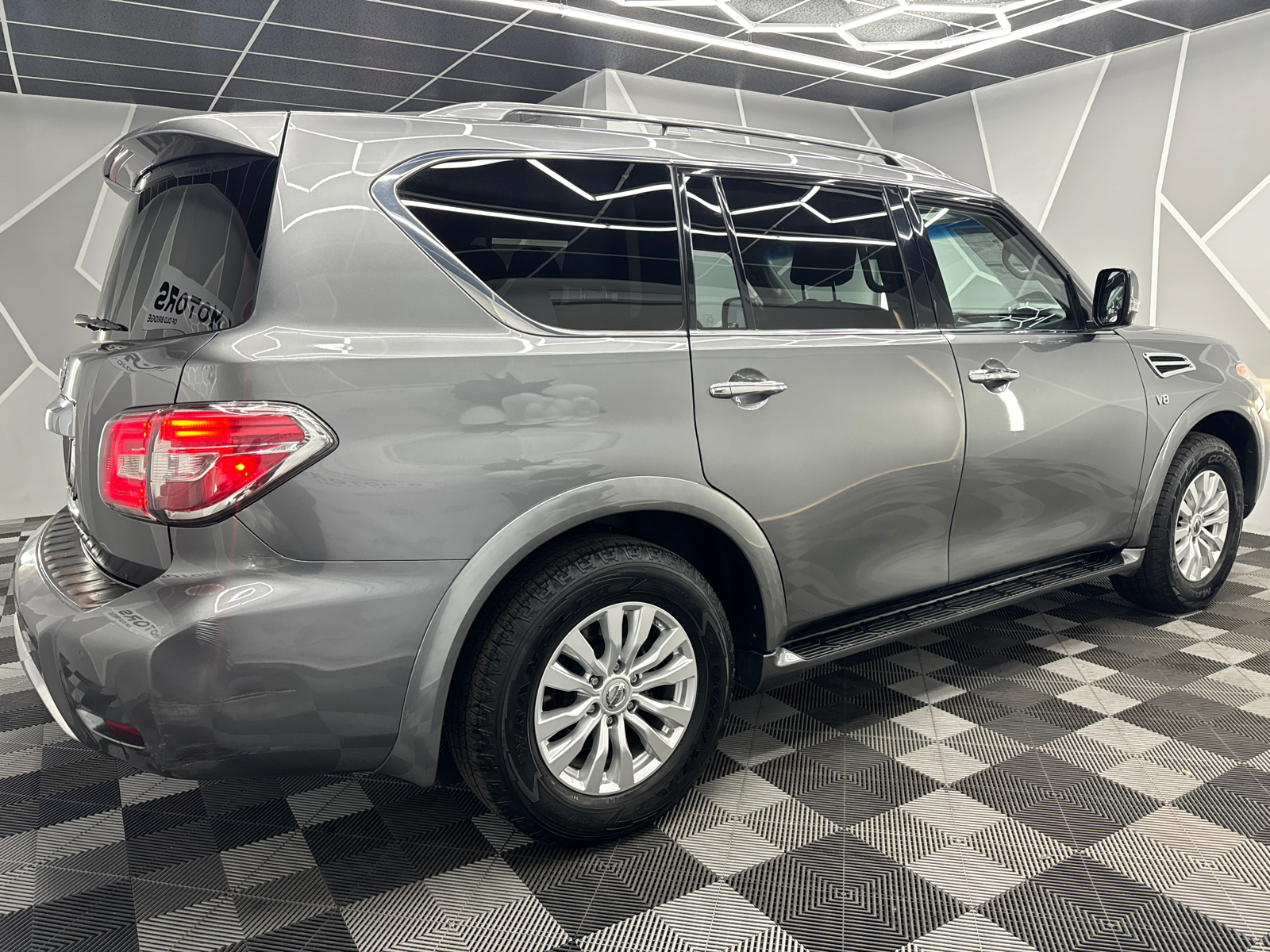 2017 Nissan Armada  10