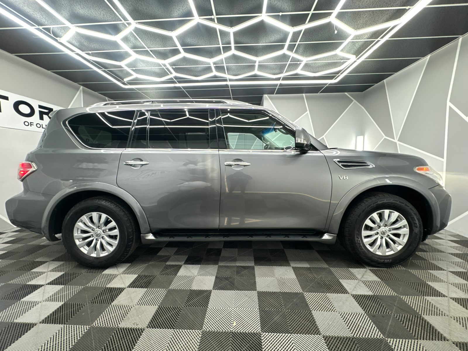 2017 Nissan Armada  11