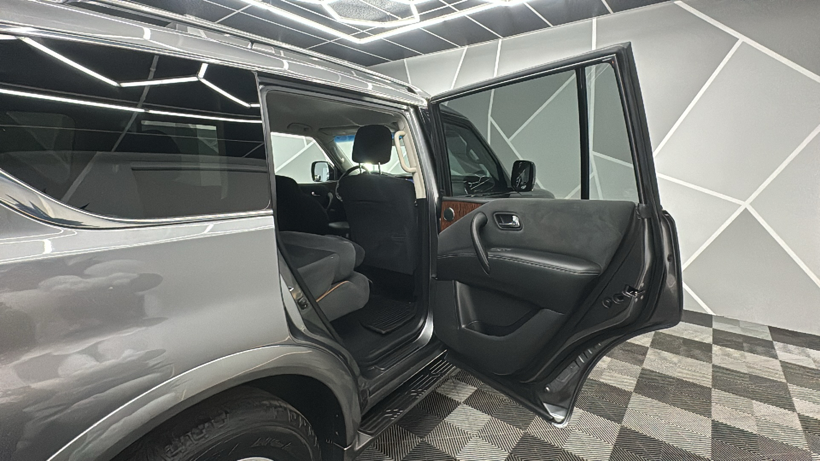 2017 Nissan Armada  26