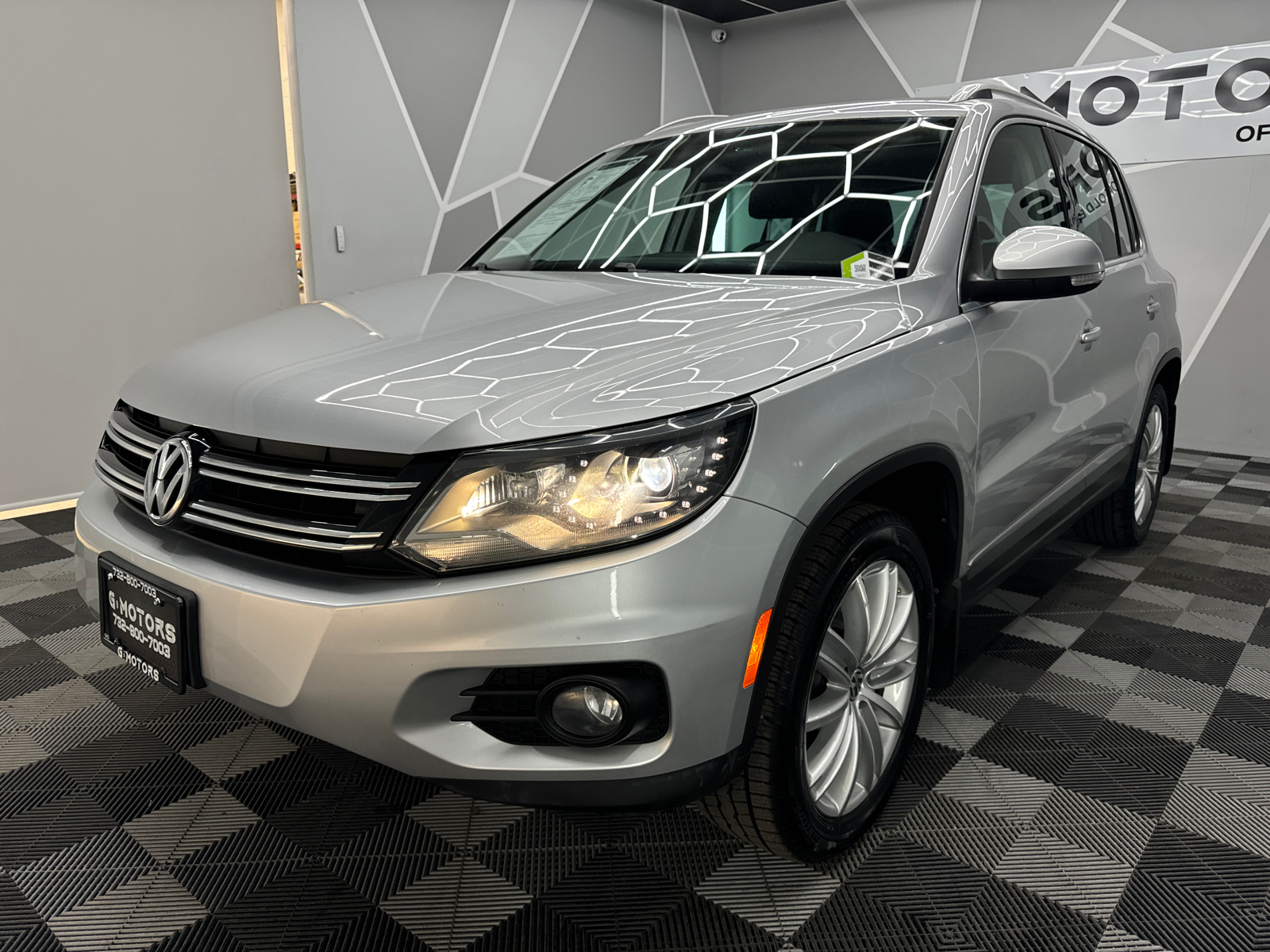 2016 Volkswagen Tiguan 2.0T SEL 4Motion Sport Utility 4D 1