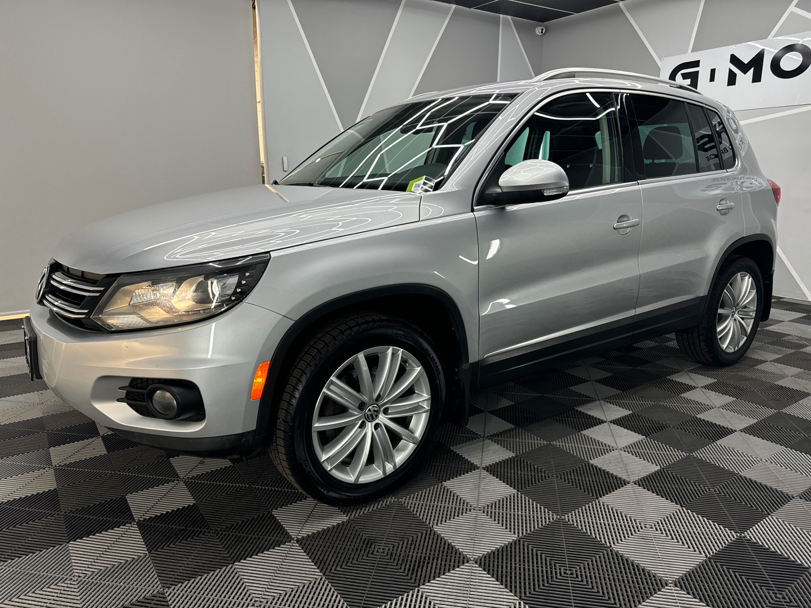 2016 Volkswagen Tiguan 2.0T SEL 4Motion Sport Utility 4D 2