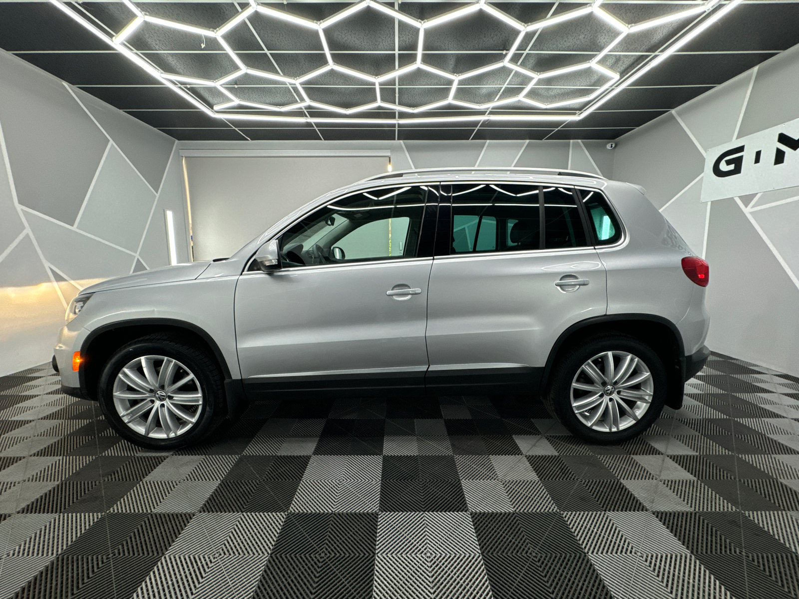 2016 Volkswagen Tiguan 2.0T SEL 4Motion Sport Utility 4D 3