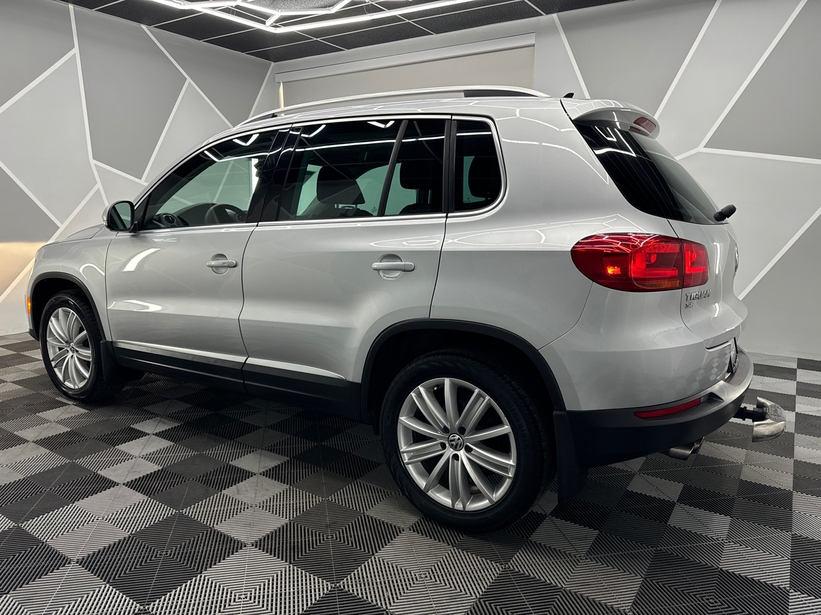 2016 Volkswagen Tiguan 2.0T SEL 4Motion Sport Utility 4D 4