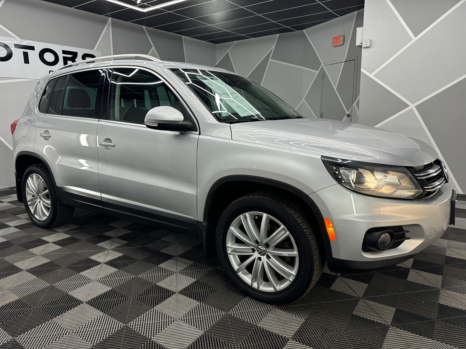 2016 Volkswagen Tiguan 2.0T SEL 4Motion Sport Utility 4D 12