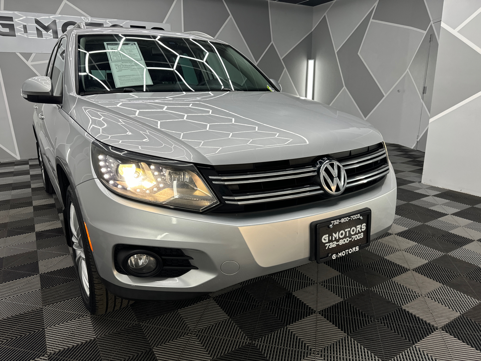 2016 Volkswagen Tiguan 2.0T SEL 4Motion Sport Utility 4D 14