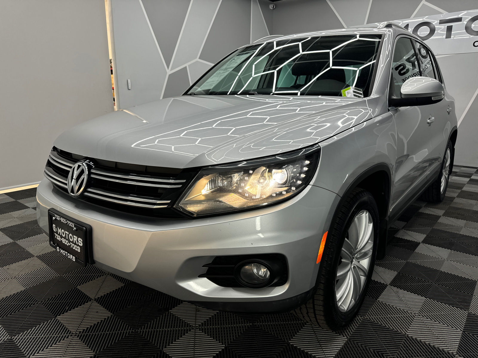 2016 Volkswagen Tiguan 2.0T SEL 4Motion Sport Utility 4D 17