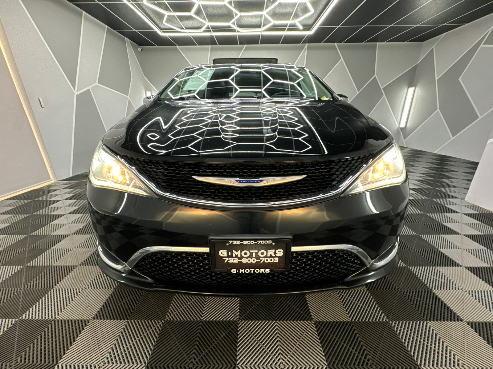 2019 Chrysler Pacifica Limited Minivan 4D 15