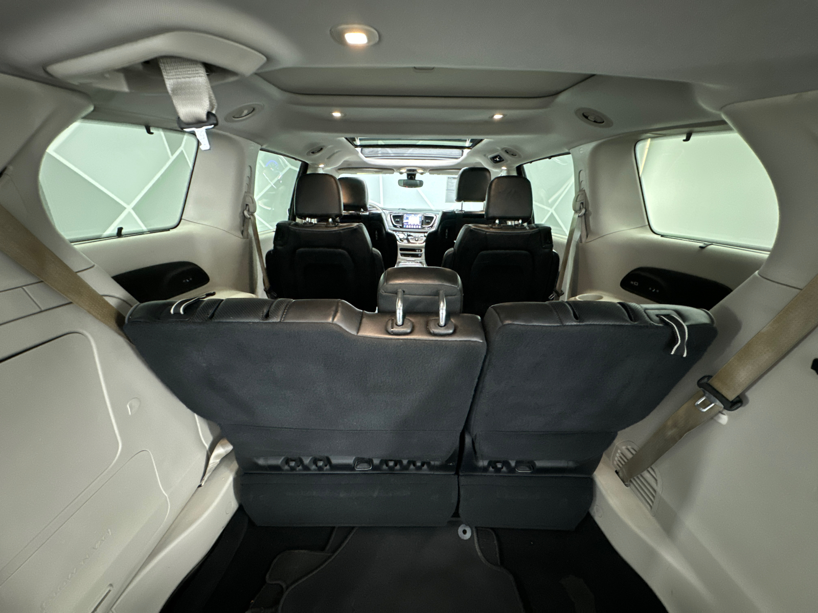 2019 Chrysler Pacifica Limited Minivan 4D 20