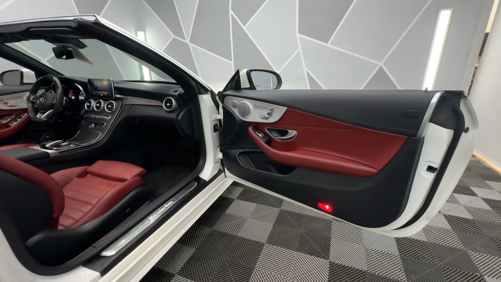 2017 Mercedes-Benz C-Class Convertible 2D C300 AWD 2.0L I4 Turbo 27