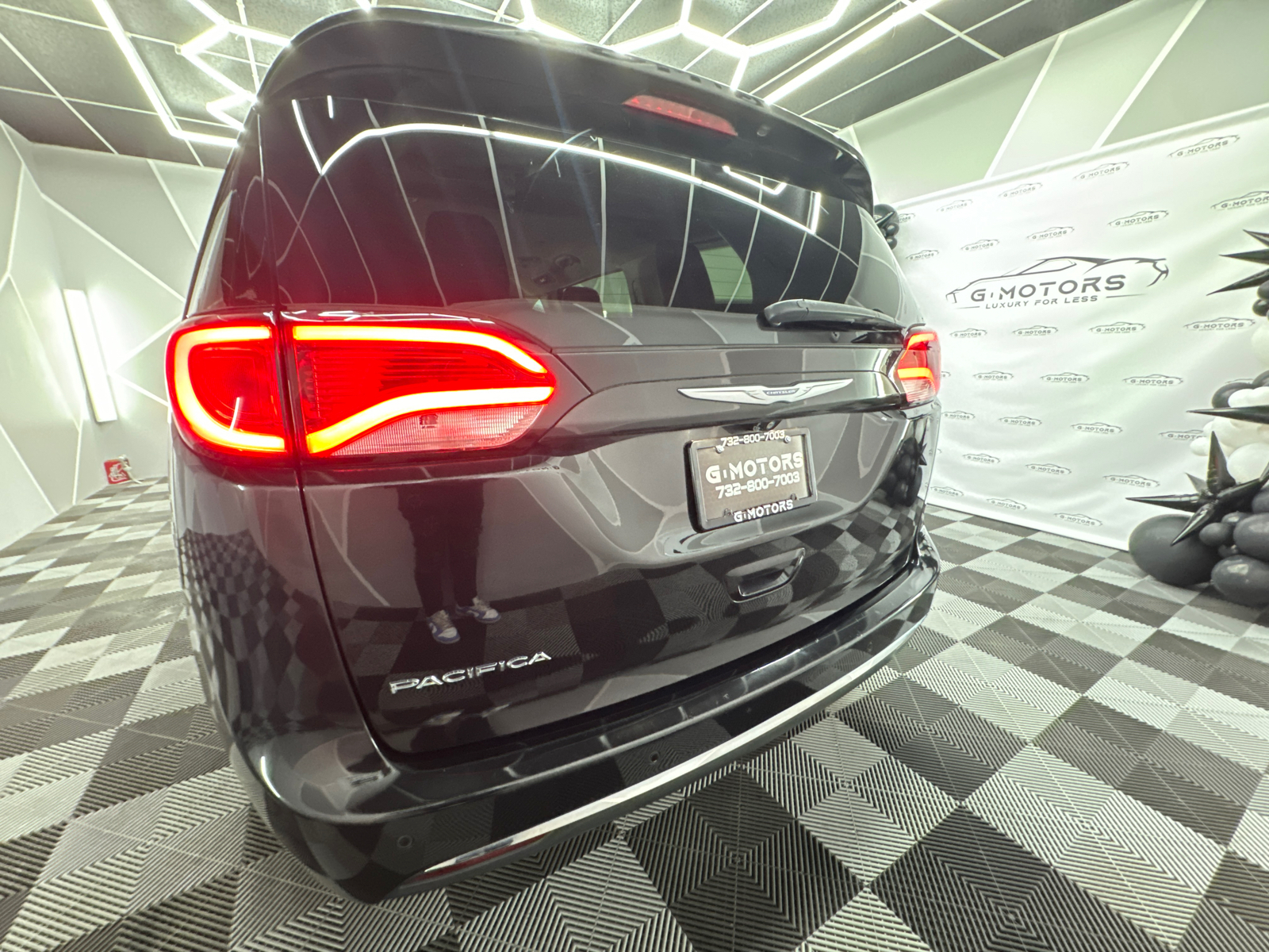 2017 Chrysler Pacifica Touring-L Minivan 4D 6