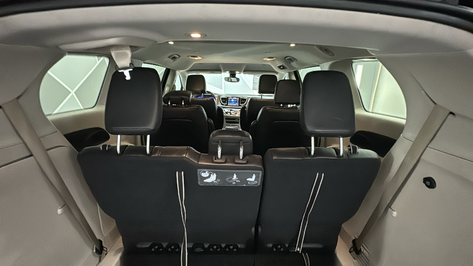 2017 Chrysler Pacifica Touring-L Minivan 4D 21