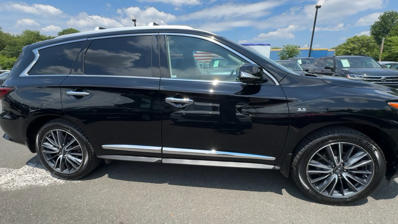 2019 INFINITI QX60 LUXE Sport Utility 4D 11