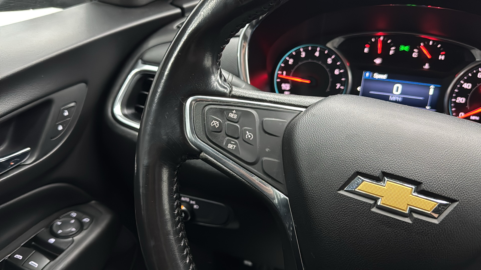 2019 Chevrolet Equinox LT Sport Utility 4D 44