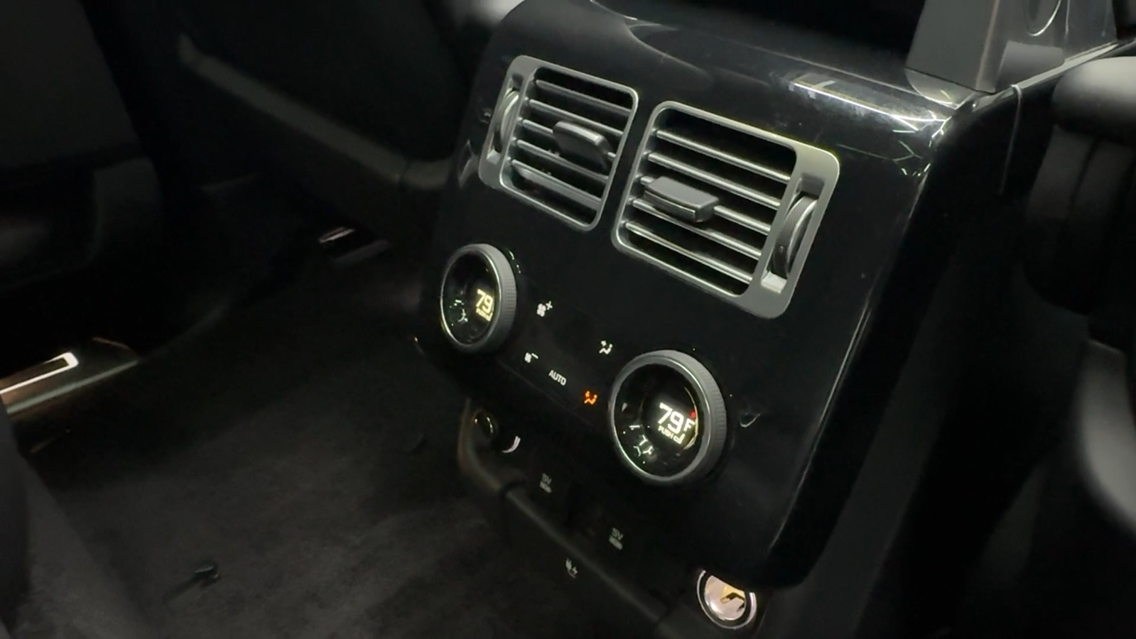 2019 Land Rover Range Rover HSE Sport Utility 4D 37