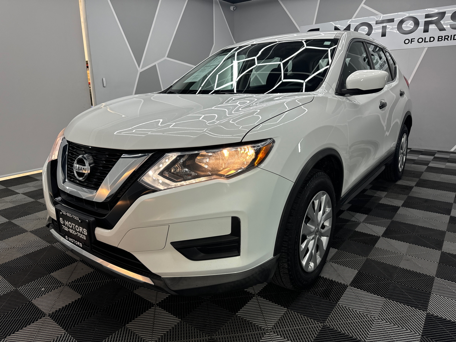 2017 Nissan Rogue  1