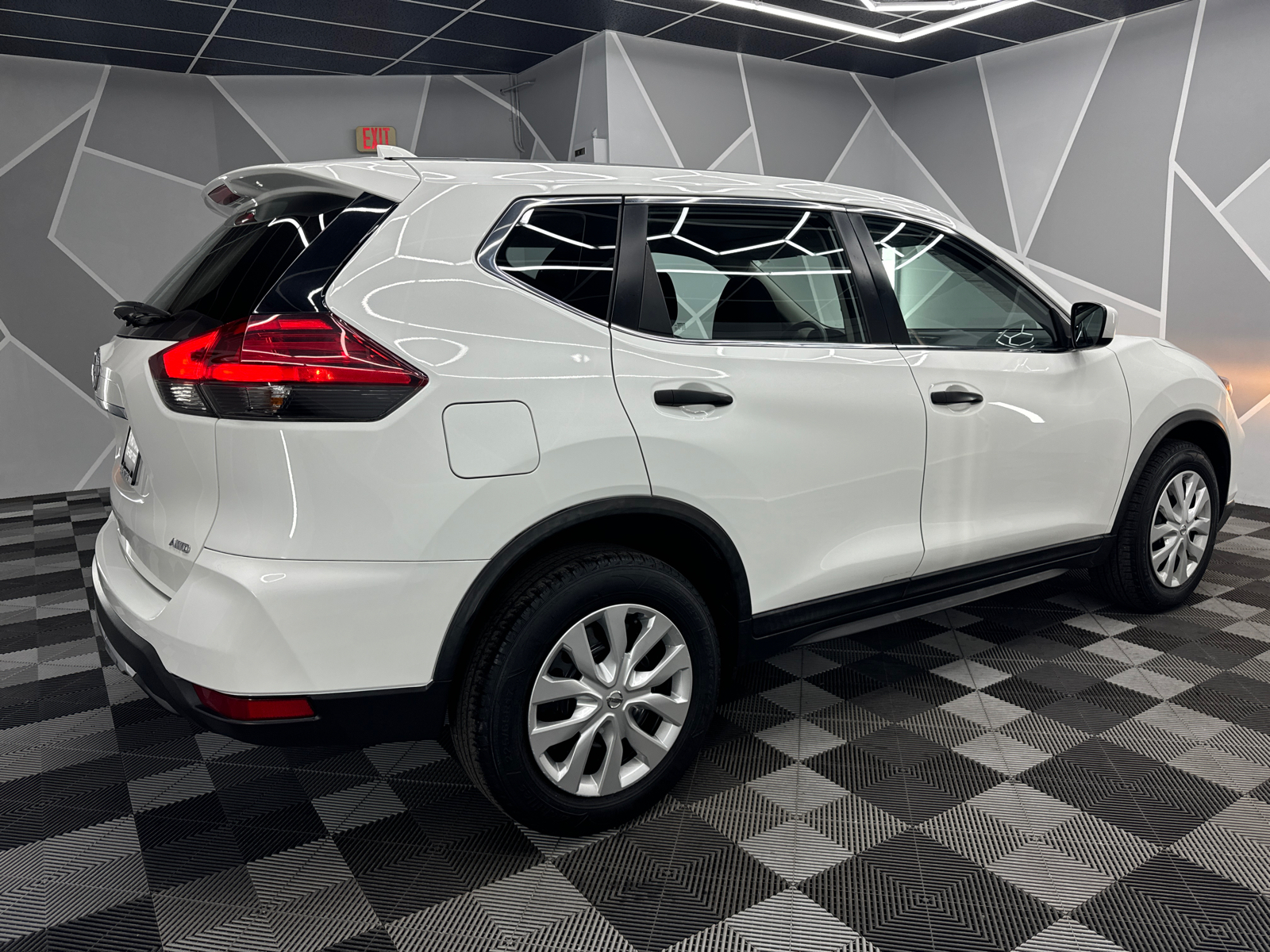 2017 Nissan Rogue  10