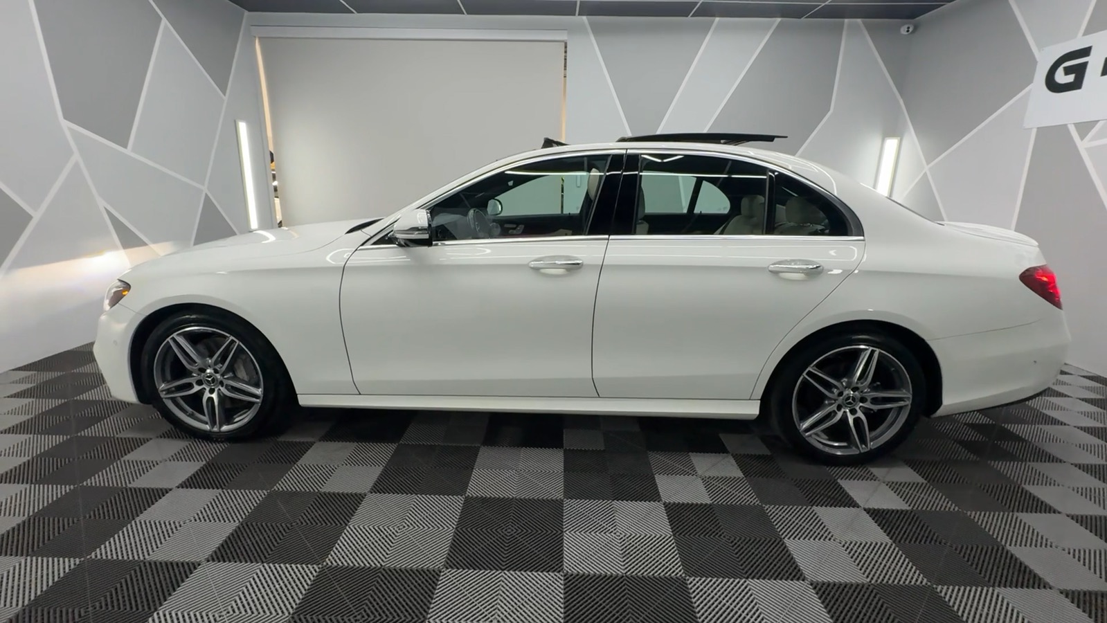 2019 Mercedes-Benz E-Class E 300 4MATIC Sedan 4D 3