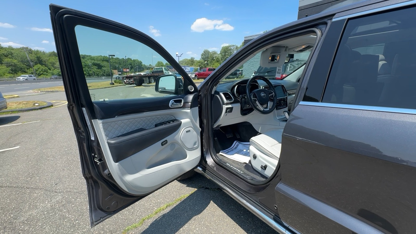 2019 Jeep Grand Cherokee Summit Sport Utility 4D 31