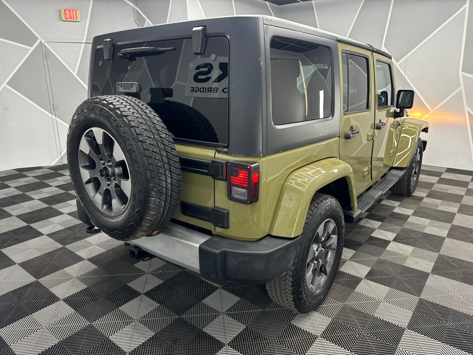 2013 Jeep Wrangler Unlimited Sahara Sport Utility 4D 9