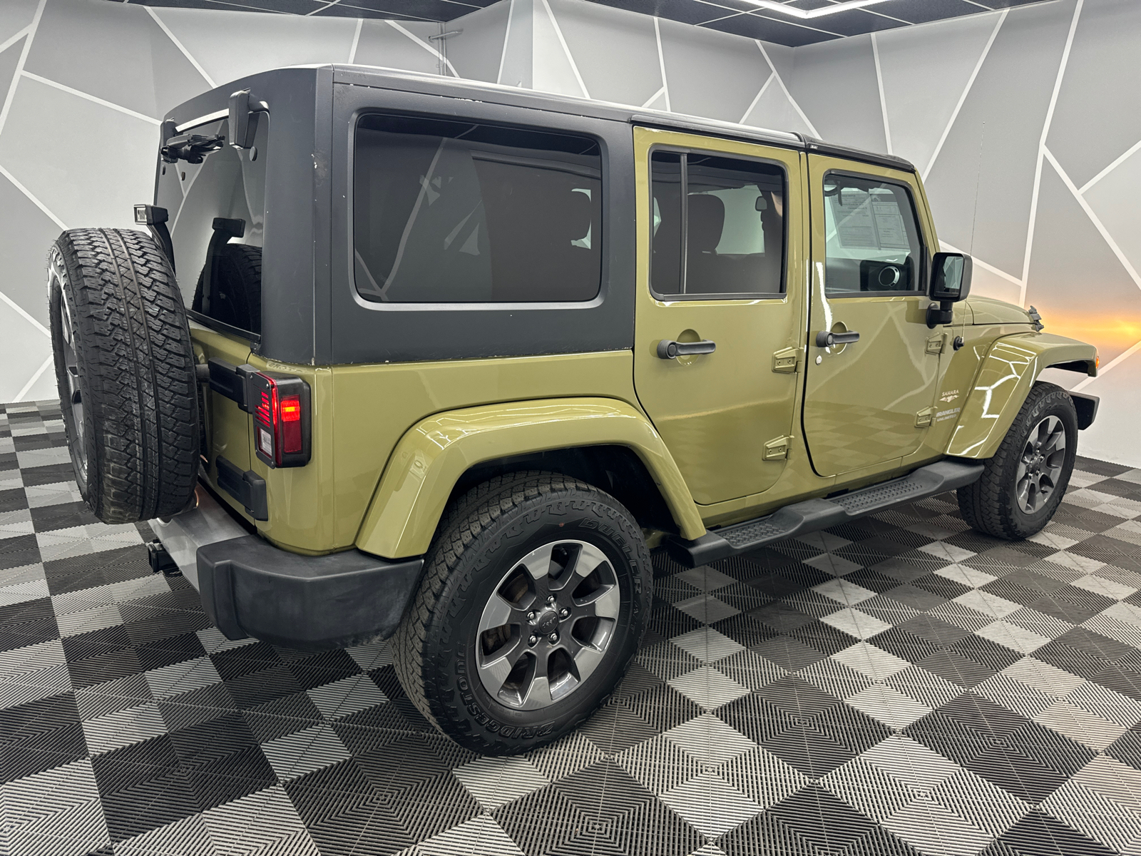 2013 Jeep Wrangler Unlimited Sahara Sport Utility 4D 10