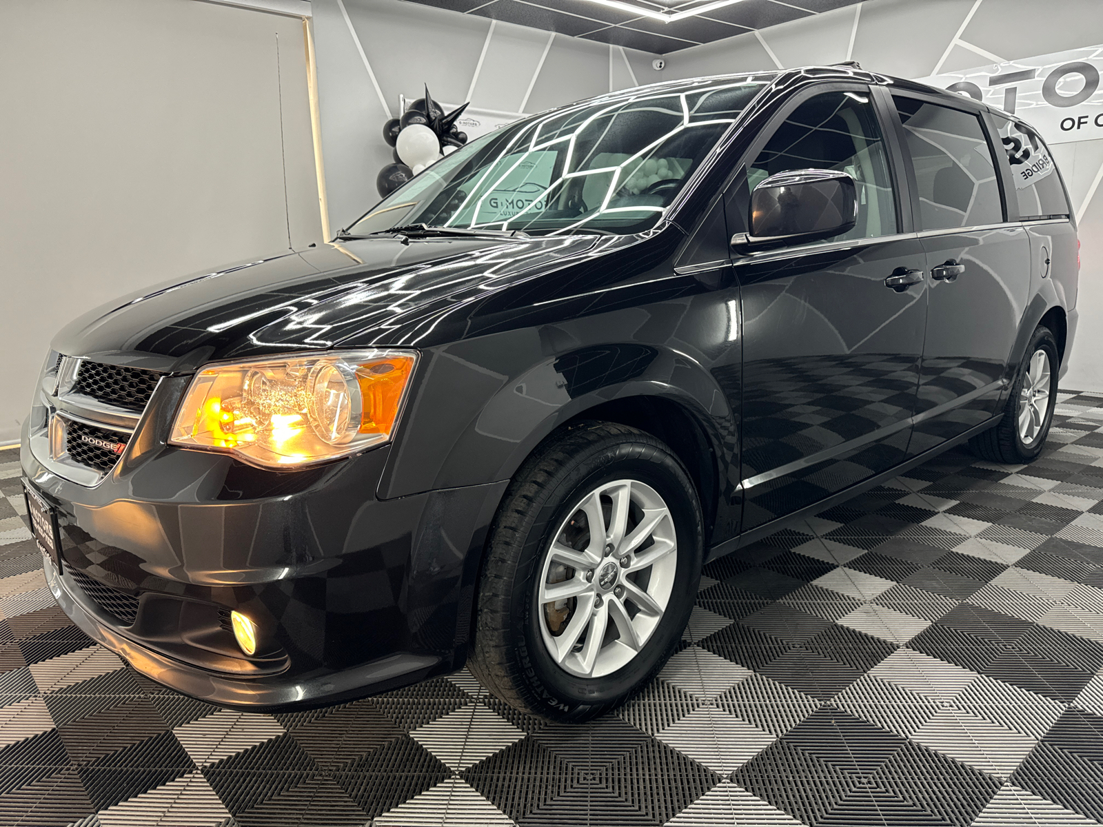 2019 Dodge Grand Caravan Passenger SXT Minivan 4D 2