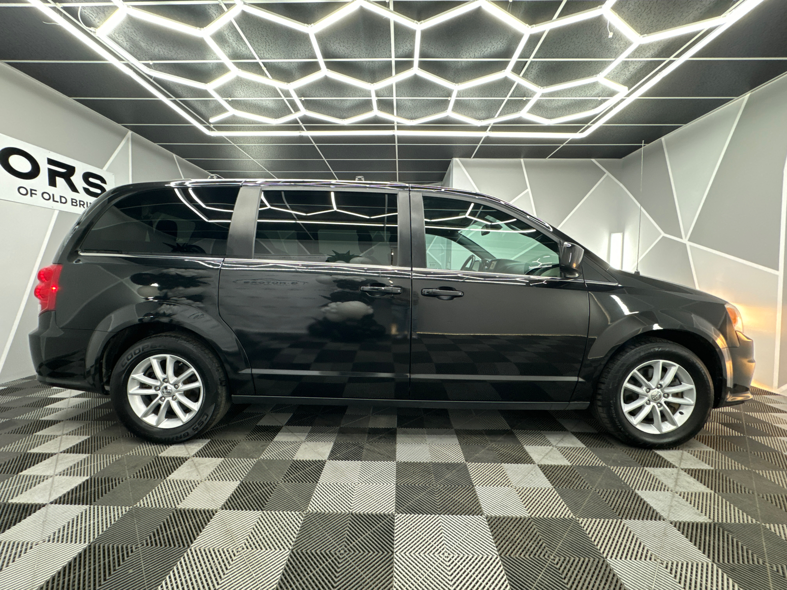 2019 Dodge Grand Caravan Passenger SXT Minivan 4D 11