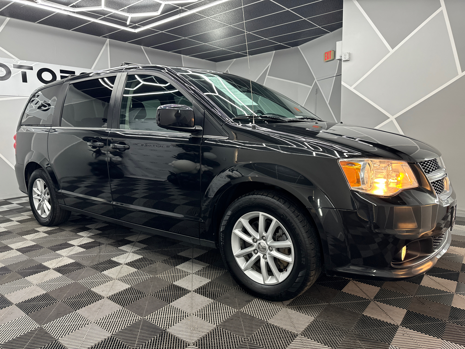 2019 Dodge Grand Caravan Passenger SXT Minivan 4D 12