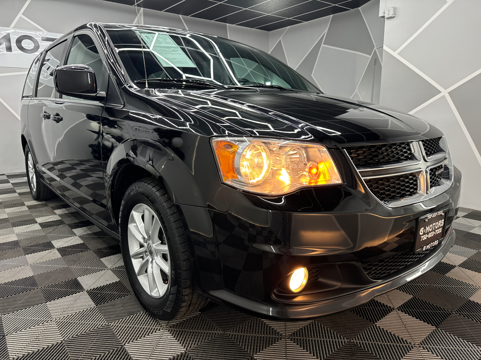 2019 Dodge Grand Caravan Passenger SXT Minivan 4D 13